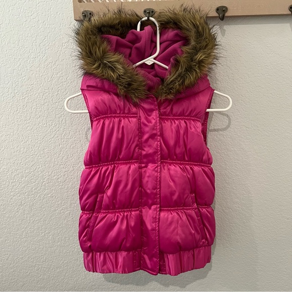 Kids Old Navy puffer vest - Picture 3 of 11